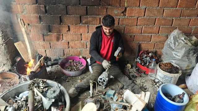 hurdacilik yaparak tedavi parasi biriktiriyordu 19543121 7875 m