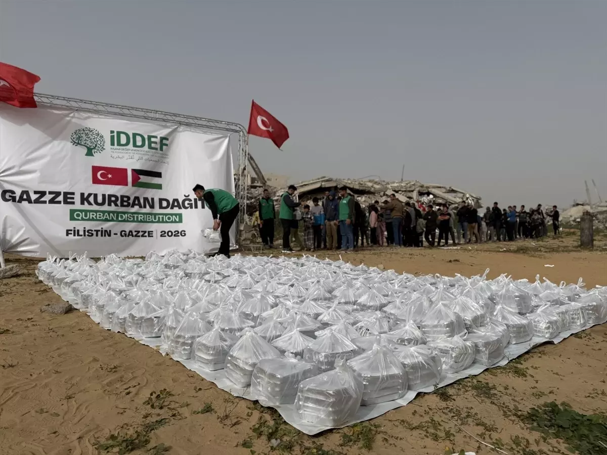 İDDEF, Gazze'de sıcak yemek dağıtımlarını sürdürüyor