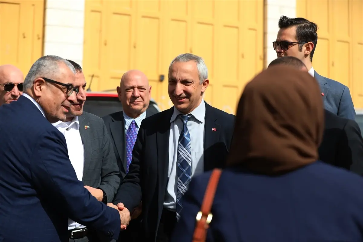 İsrail ordusundan diplomatik heyetin Harem-i İbrahim ziyareti sırasında gazetecilere giriş yasağı