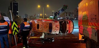 İstanbul'da otomobille çarpışarak takla atan ambulanstaki 3 kişi yaralandı