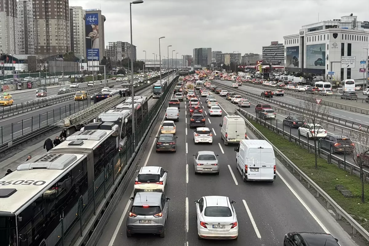İstanbul'da Trafik Yoğunluğu Yüzde 80'e Ulaştı
