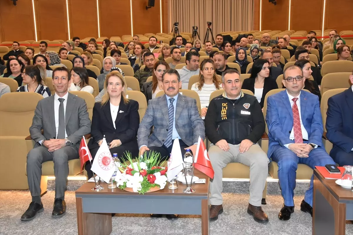 İzmir'de 'IBAN'ını kullandırma suça ortak olma' konferansı düzenlendi