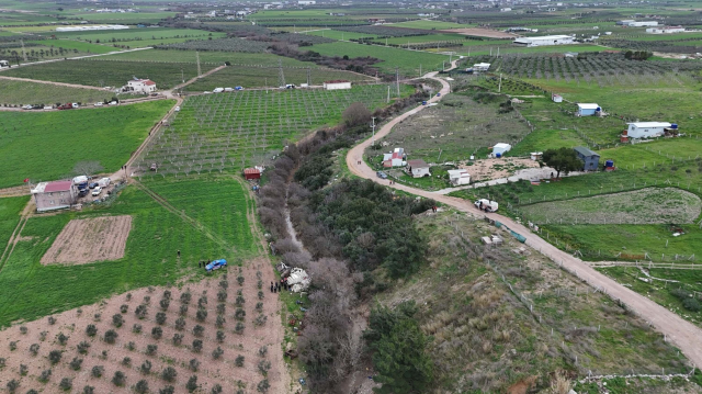 izmir de otomobil dere uzerindeki kopruden 19545941 3984 m