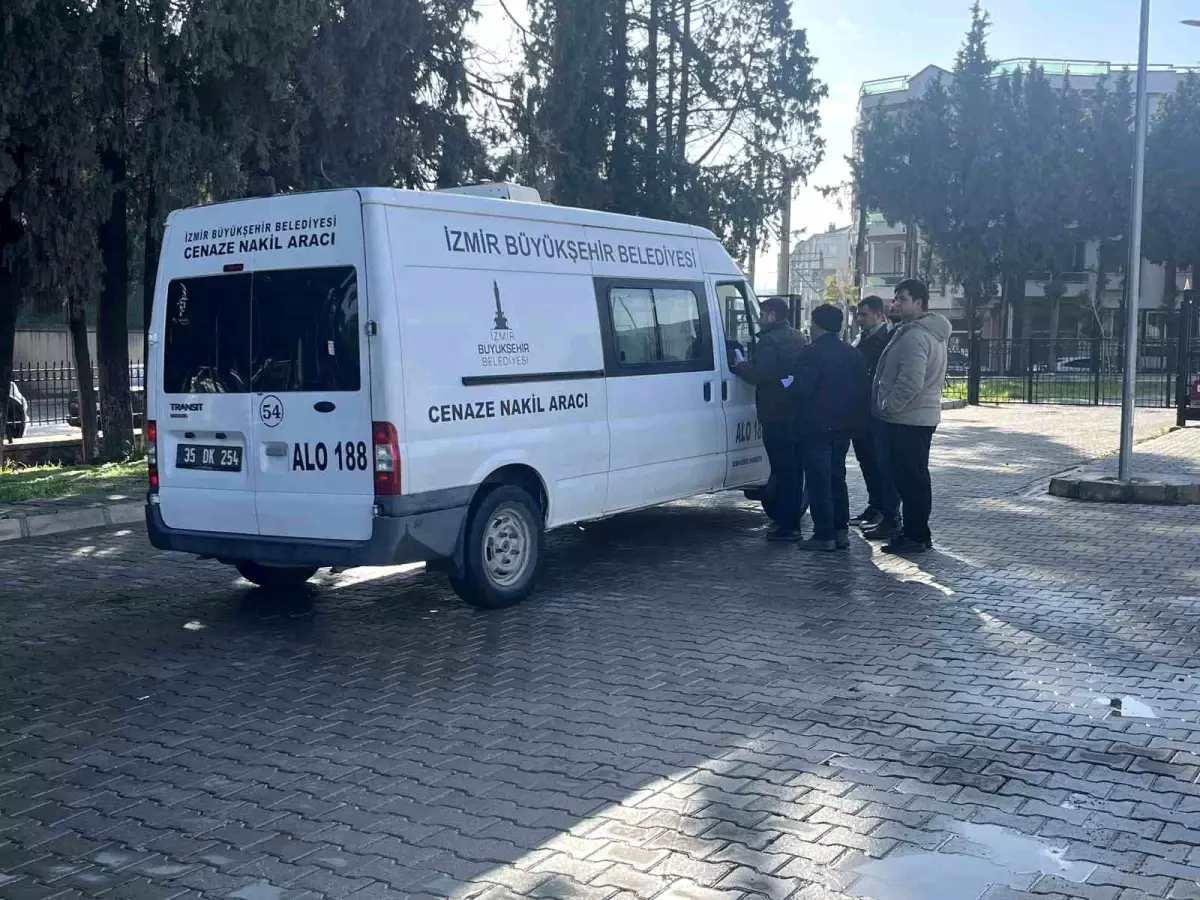 İzmir'de su dolu alt geçitte hayatını kaybeden sürücü son yolculuğuna uğurlandı