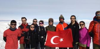 Kahramanmaraş merkezli depremlerde hayatını kaybedenler Van'da anıldı
