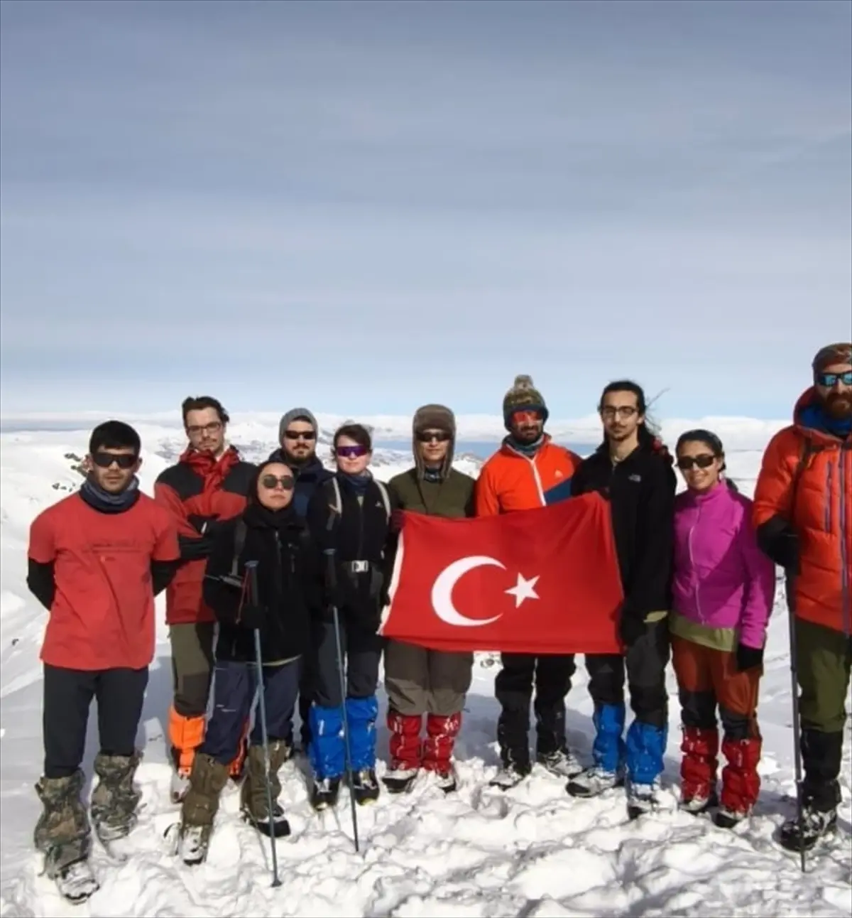 Kahramanmaraş merkezli depremlerde hayatını kaybedenler Van'da anıldı