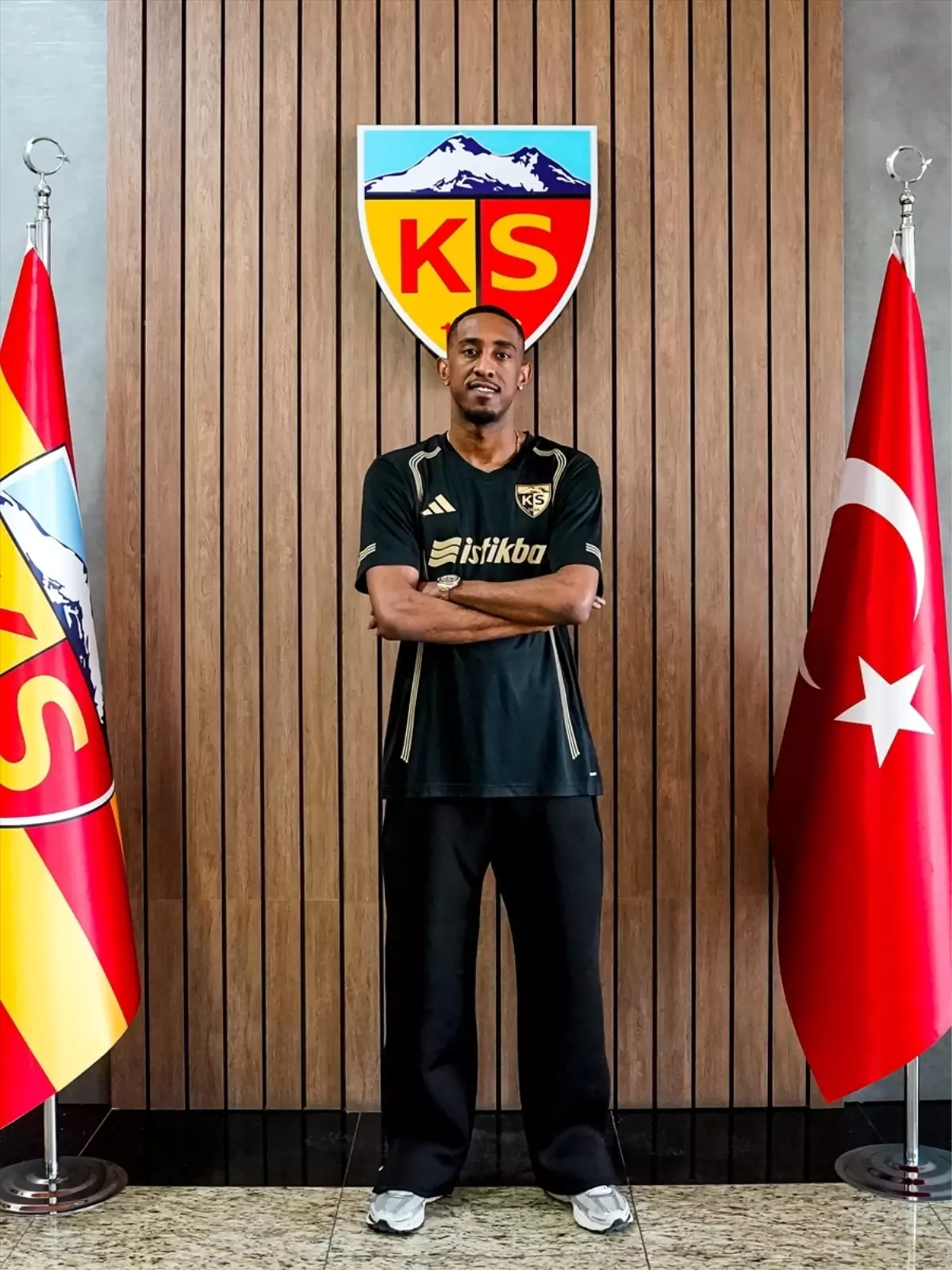 Kayserispor, Hollandalı futbolcu Joshua Brenet'i transfer etti