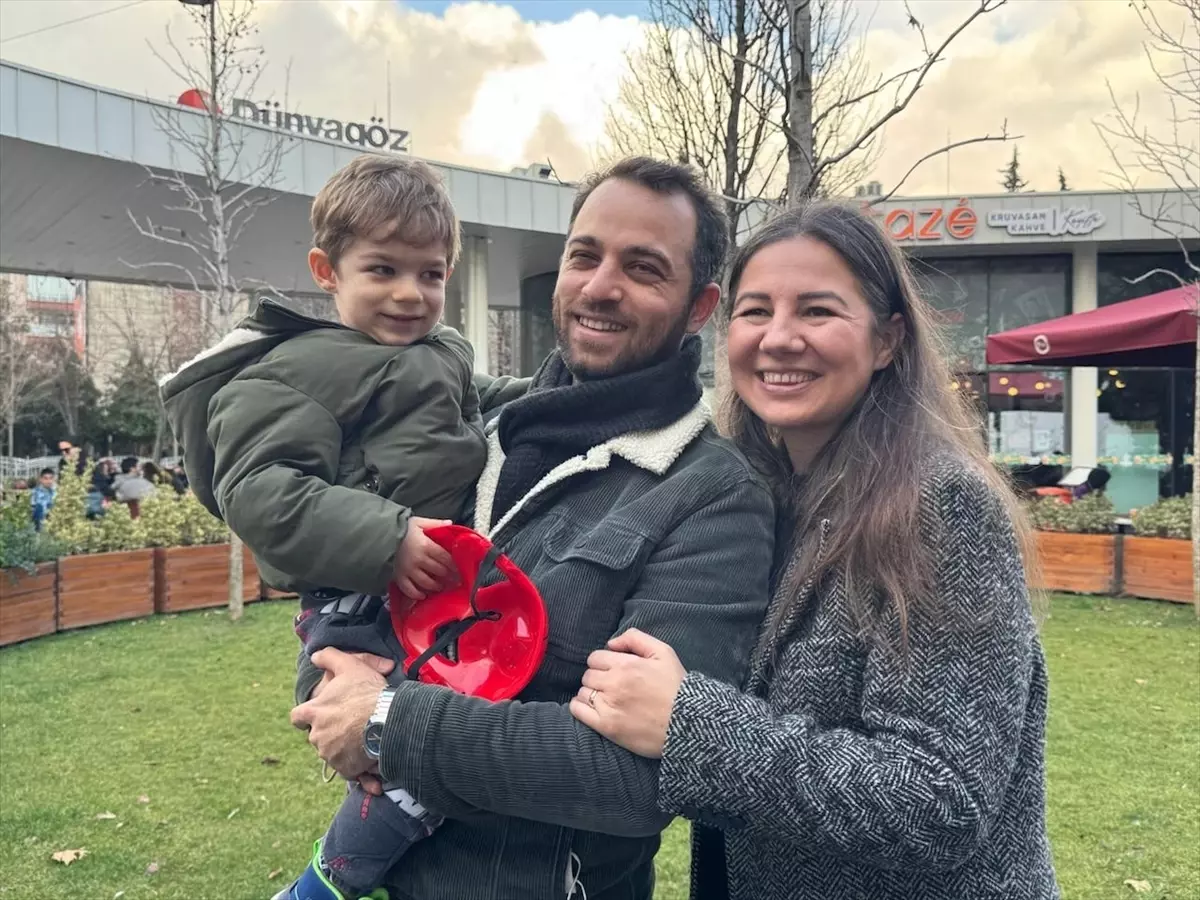 Kocaeli'de DMD hastası Uras Ege için gökyüzüne balonlar bırakıldı