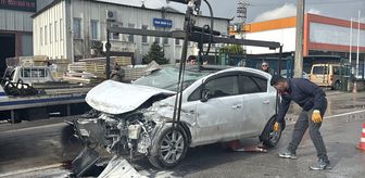 Kocaeli'de yan yola düşen otomobildeki 2 kişi yaralandı