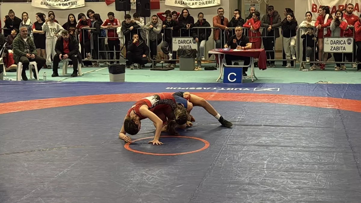 Kocaeli'deki 17 Yaş Altı Türkiye Güreş Şampiyonası sona erdi