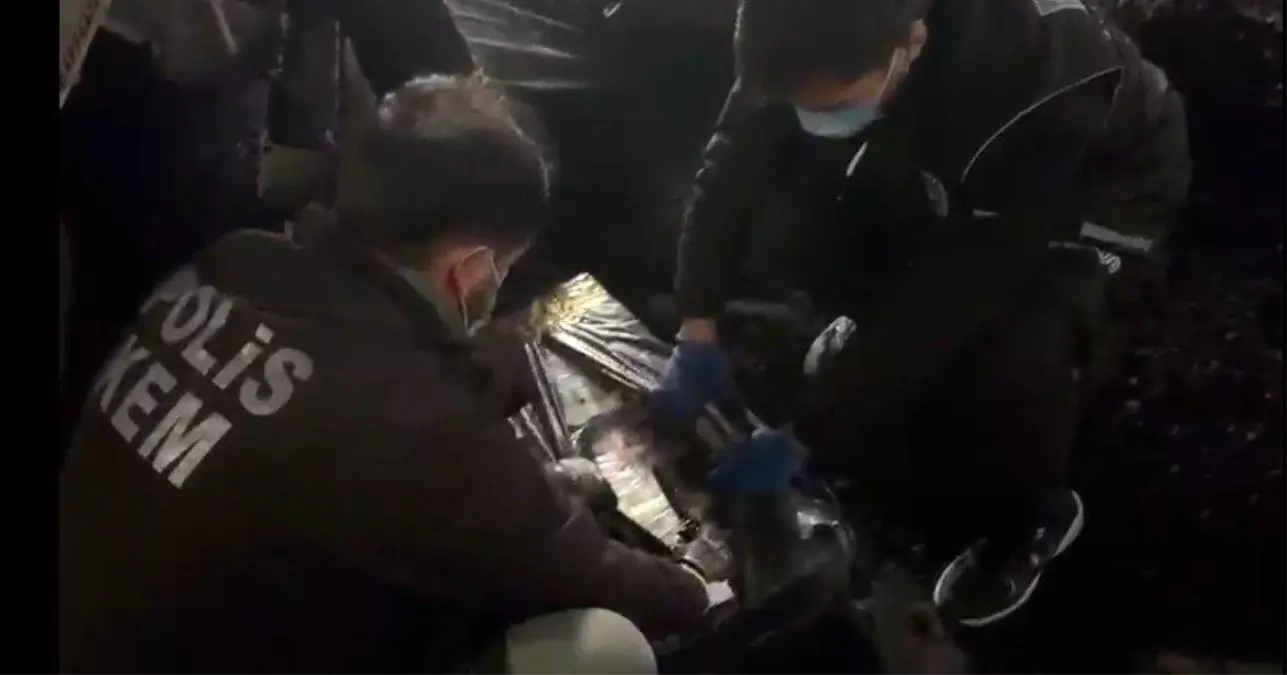 Kömür yüklü tırın dorsesinden binlerce kaçak ürün çıktı