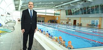 Konya'da ilkokul öğrencileri yüzme öğreniyor