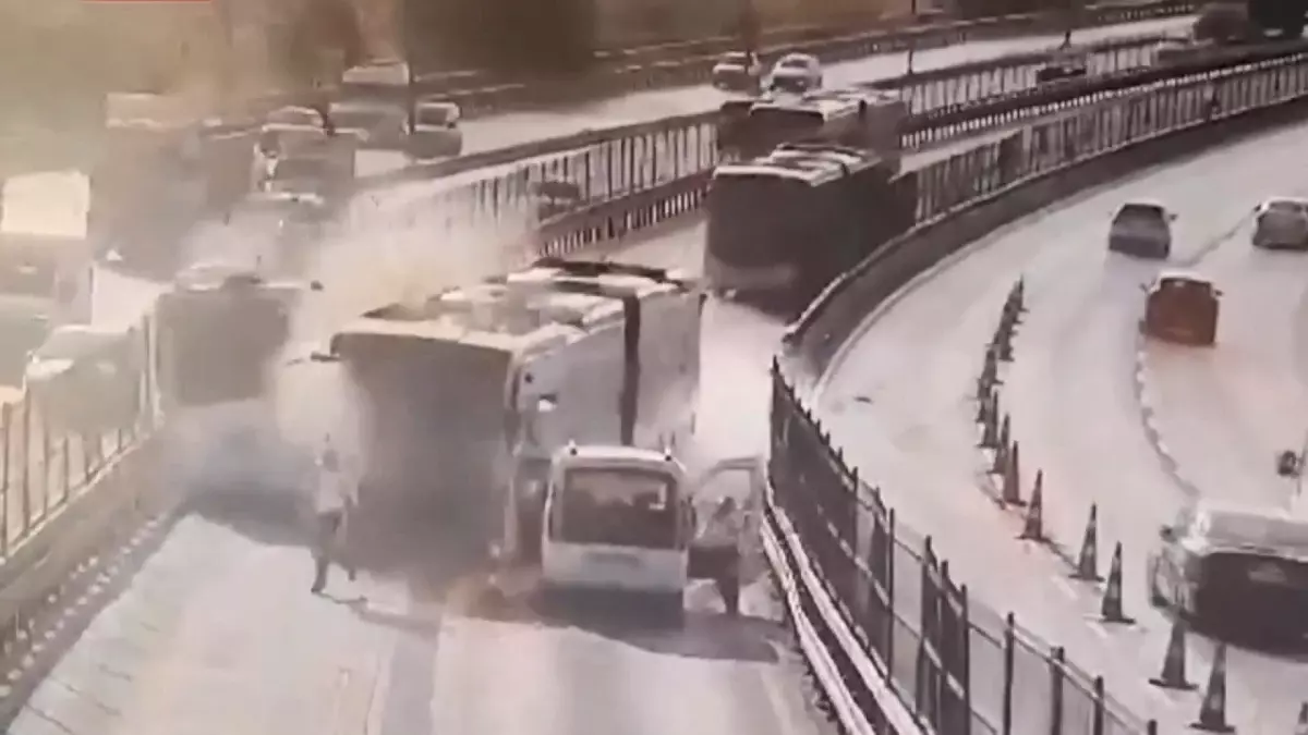 Küçükçekmece'deki metrobüs kazası sonrası tutuklanan şoför tahliye edildi