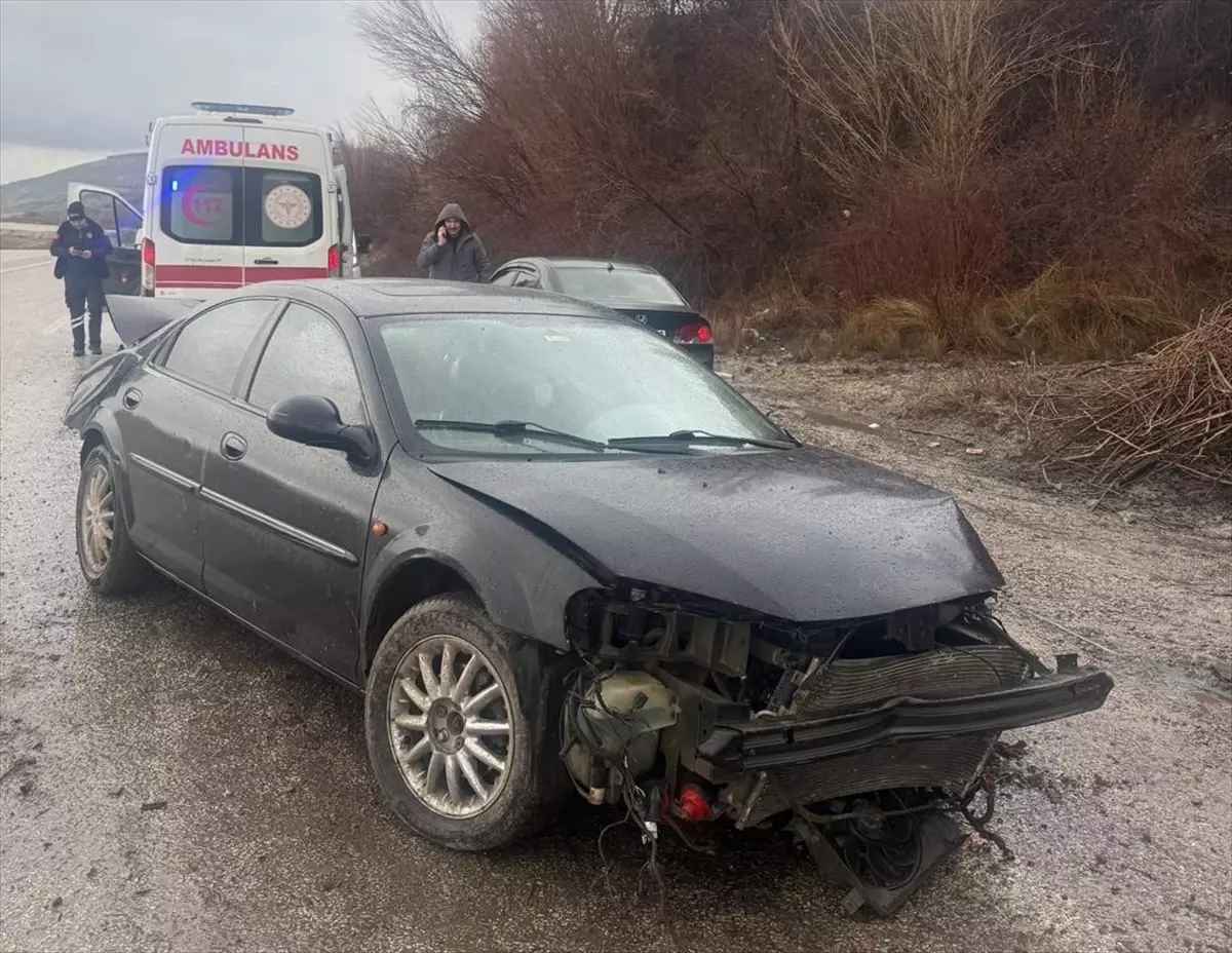 Malatya'da devrilen otomobildeki 5 kişi yaralandı