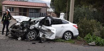 Manisa'da 3 aracın karıştığı kazada 2 kişi öldü, 4 kişi yaralandı