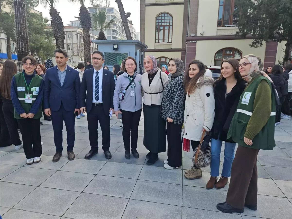 Manisa'da Yeşilay'dan sigarayla mücadele için farkındalık yürüyüşü