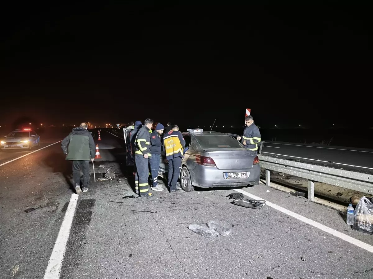 Mardin'de bariyere çarpan otomobildeki 3 kişi yaralandı