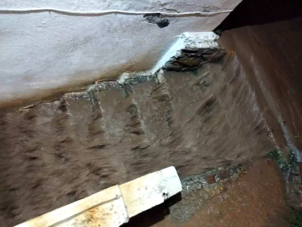 Marmaris'te sağanak etkili oldu, su baskınları oluştu