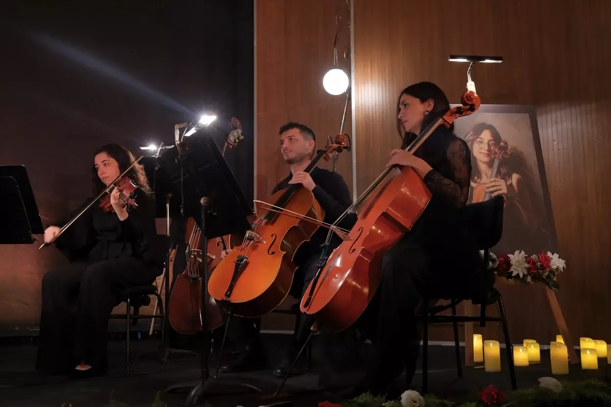 Mersin'de 'Müziğin Sonsuzluğunda Yarım Kalan Bir Beste: Laçin Akyol' konseri verildi