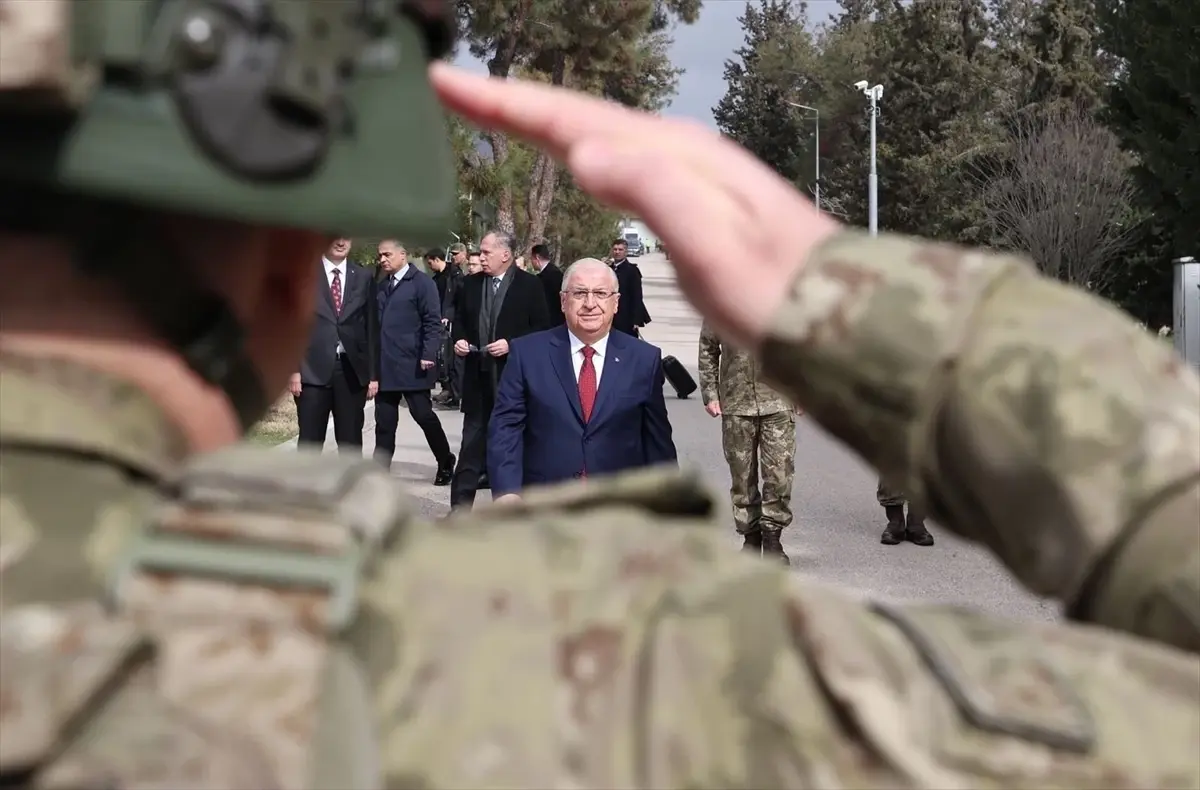 Milli Savunma Bakanı Güler, 11'inci Hudut Tugay Komutanlığı'nda denetlemelerde bulundu