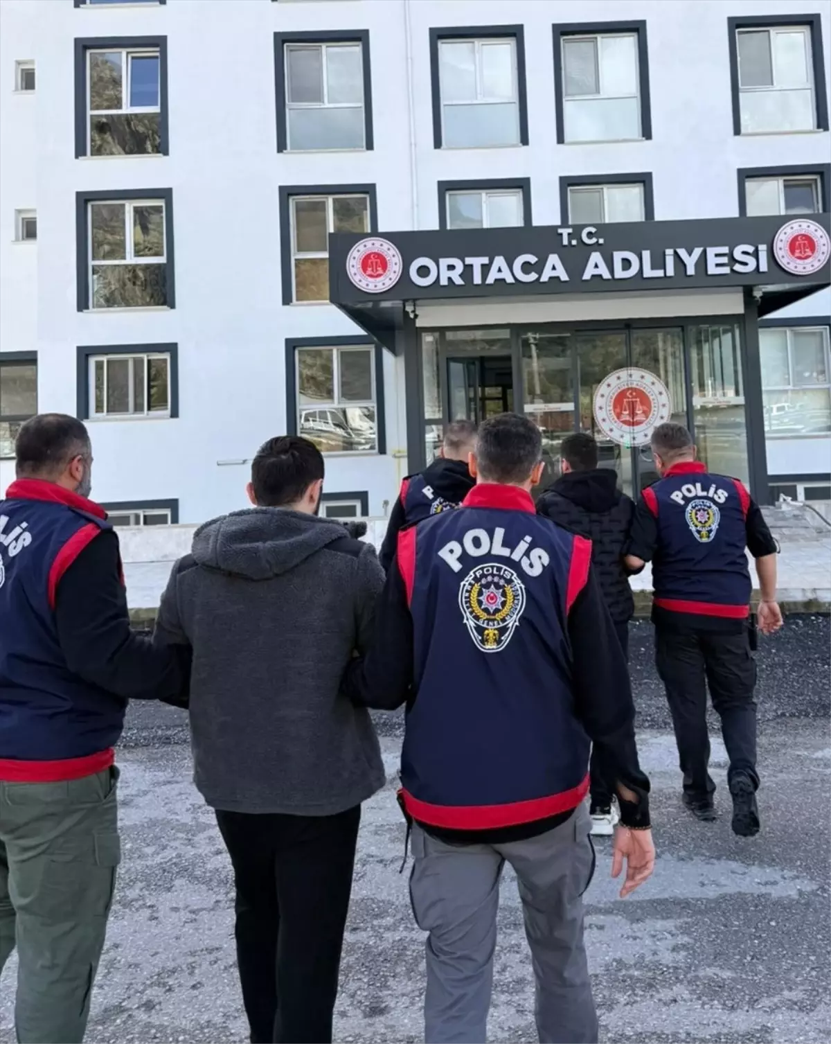 Muğla'da 2 firari hükümlü sahte ehliyetle yakalandı