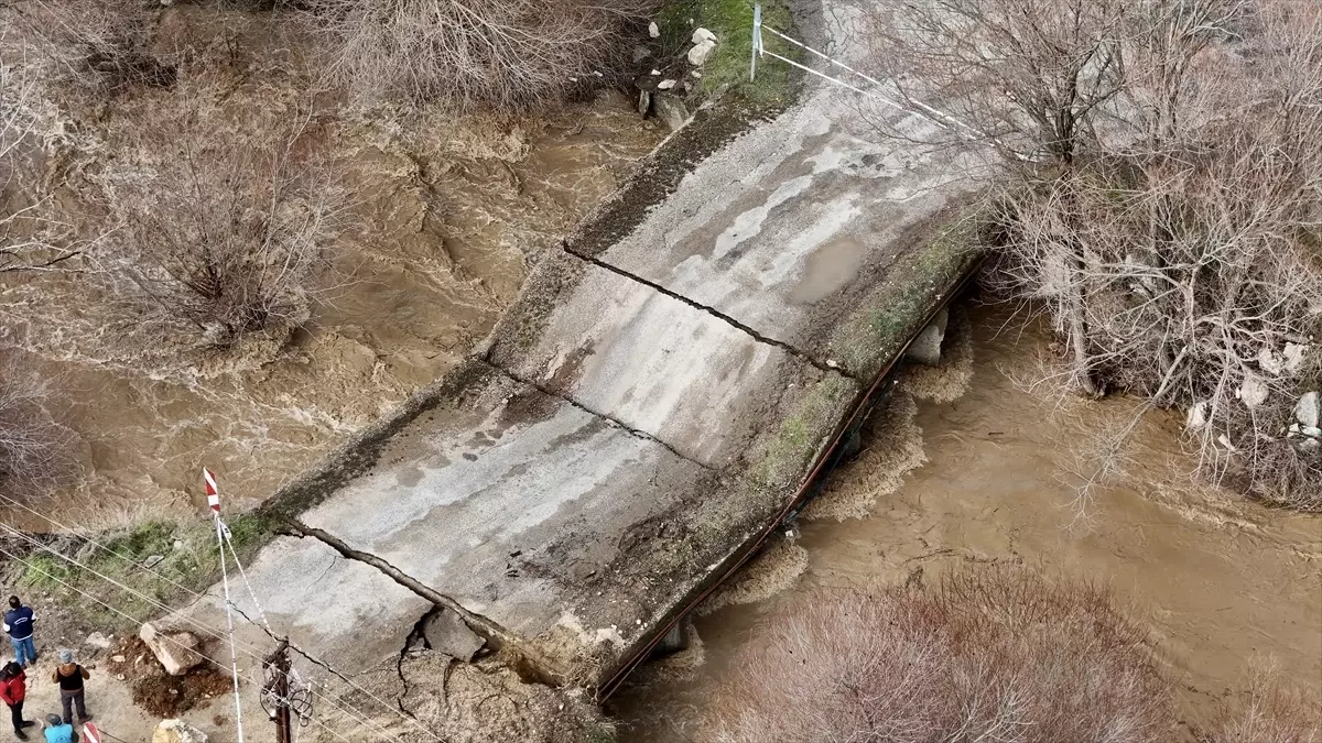 Muğla'da şiddetli yağış nedeniyle köprü çöktü