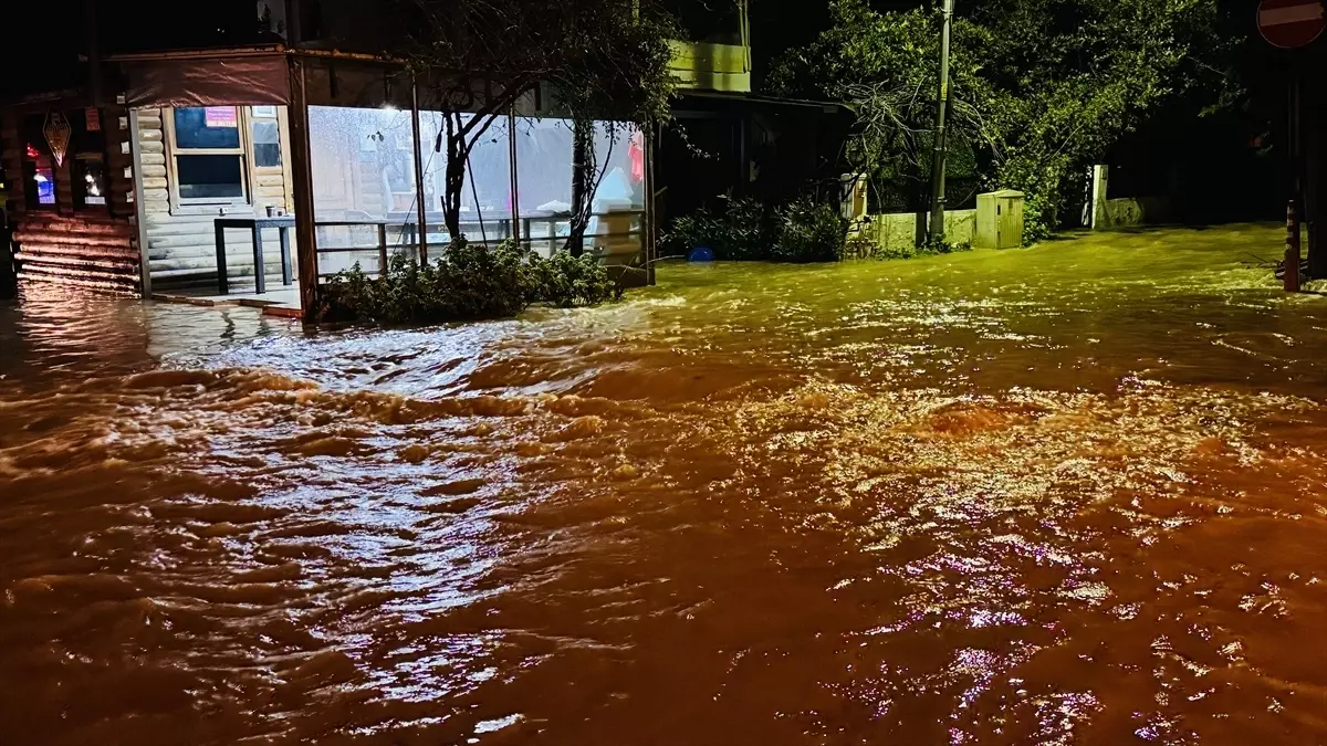Muğla'nın Bodrum ve Marmaris ilçelerinde sağanak etkili oldu