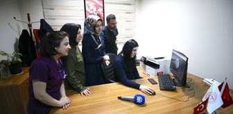 Muş'ta hemşireler, AA'nın 'Yılın Kareleri' oylamasına katıldı
