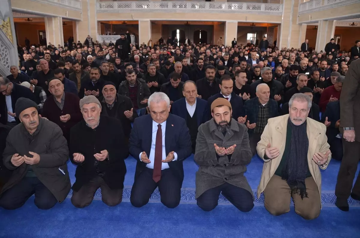 Muş'ta Kahramanmaraş merkezli depremlerde yaşamını yitirenler için mevlit okutuldu