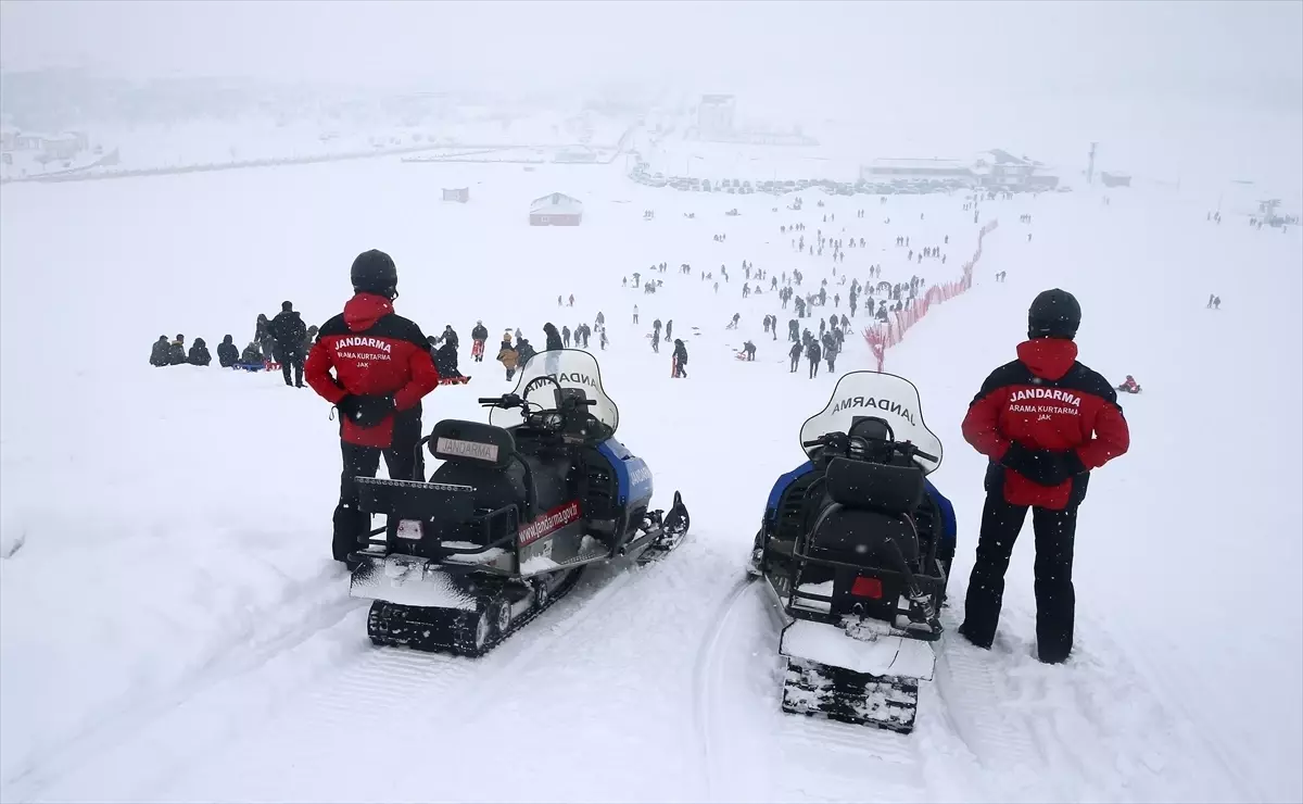 Muş'ta kayakseverlerin güvenliği JAK timine emanet