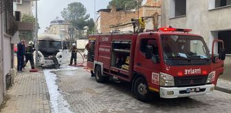 Nazilli'de park halindeyken yanan minibüste hasar oluştu