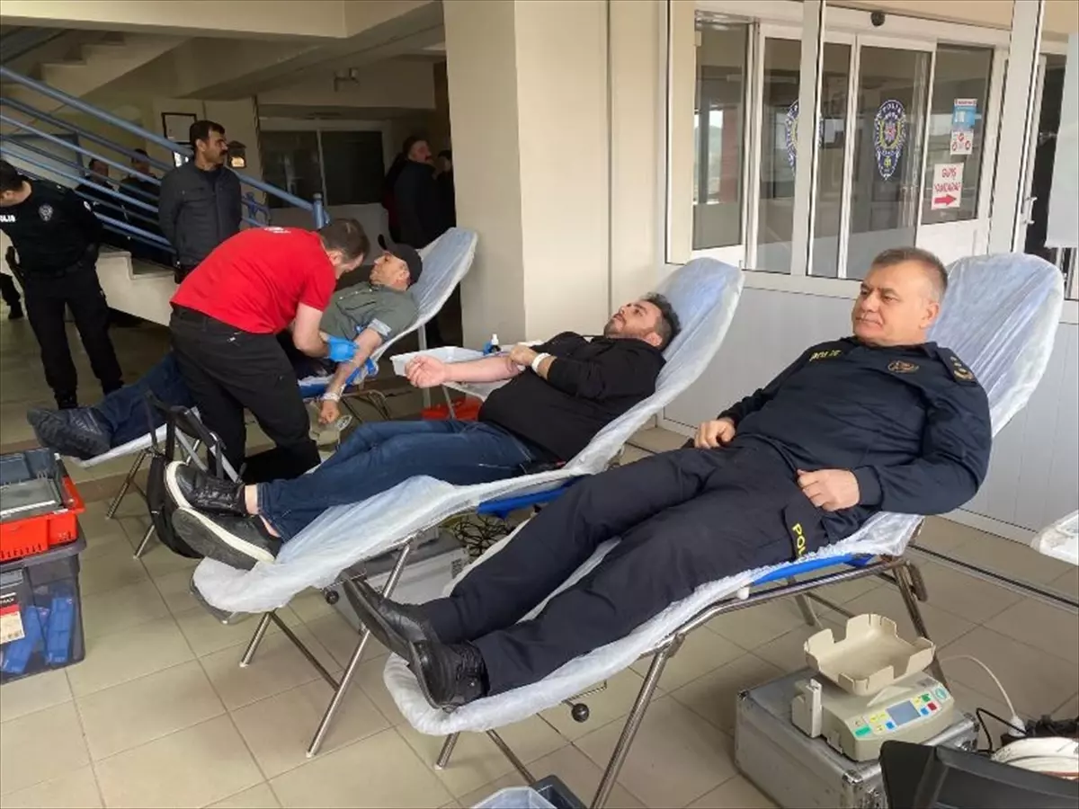 Nazilli'de polisler kan bağışında bulundu