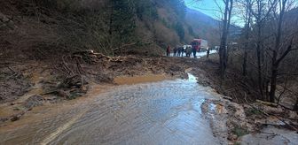 Ödemiş'te heyelanın ardından kapanan yol ulaşıma açıldı
