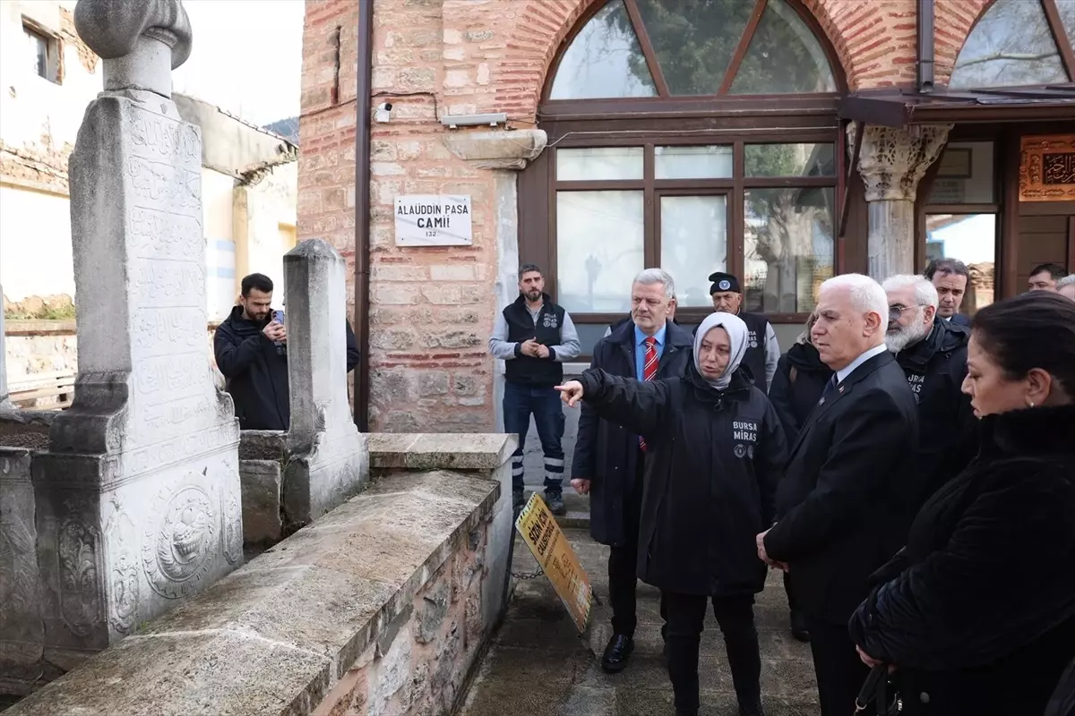 Osmanlı'nın ilk eserlerinden Alaeddin Bey Cami'nin haziresindeki mezar taşları restore ediliyor