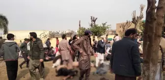 Pakistan'da cuma namazı kana bulandı: 31 ölü, 169 yaralı