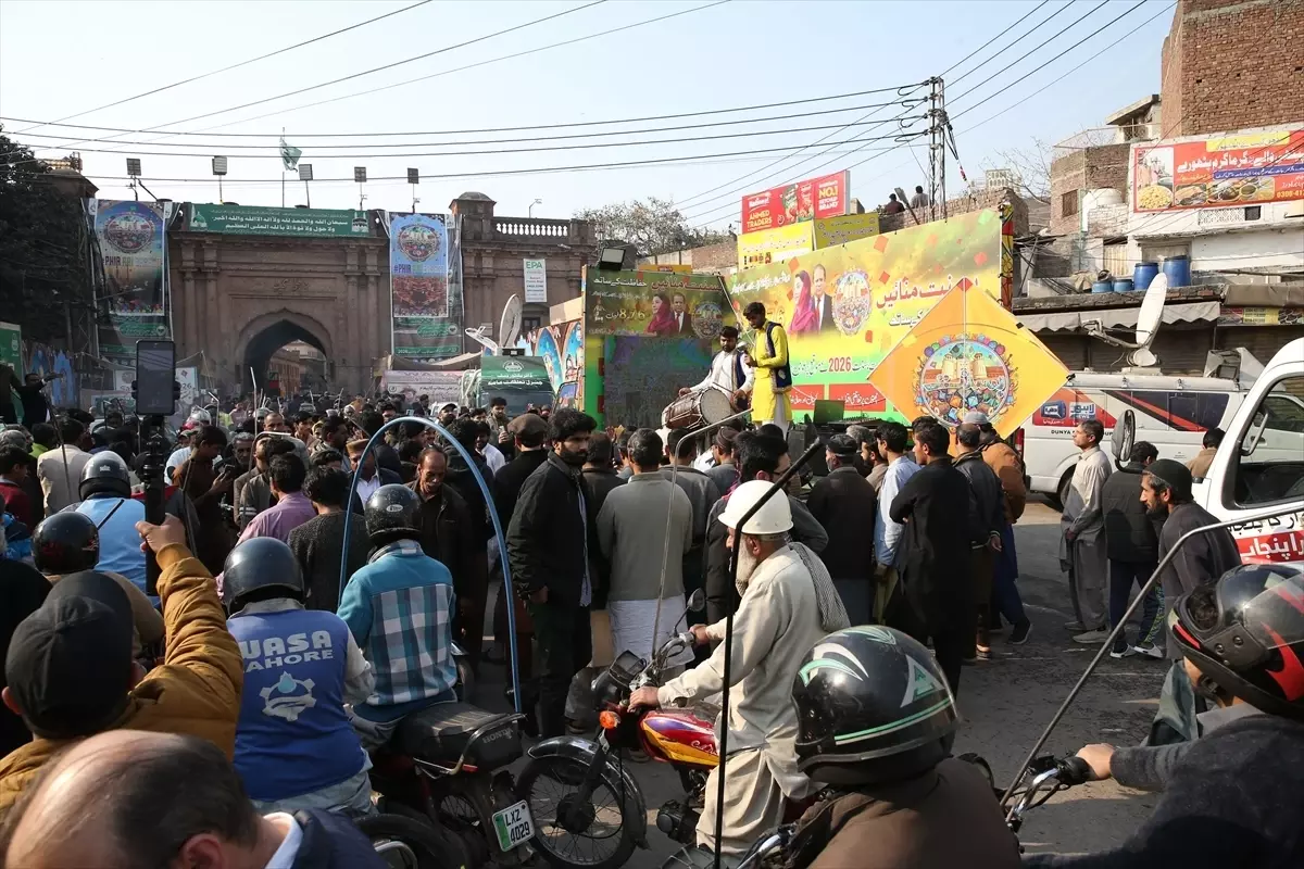 Pakistan'ın Lahor kentinde Basant Uçurtma Festivali 25 yıl sonra yeniden başladı