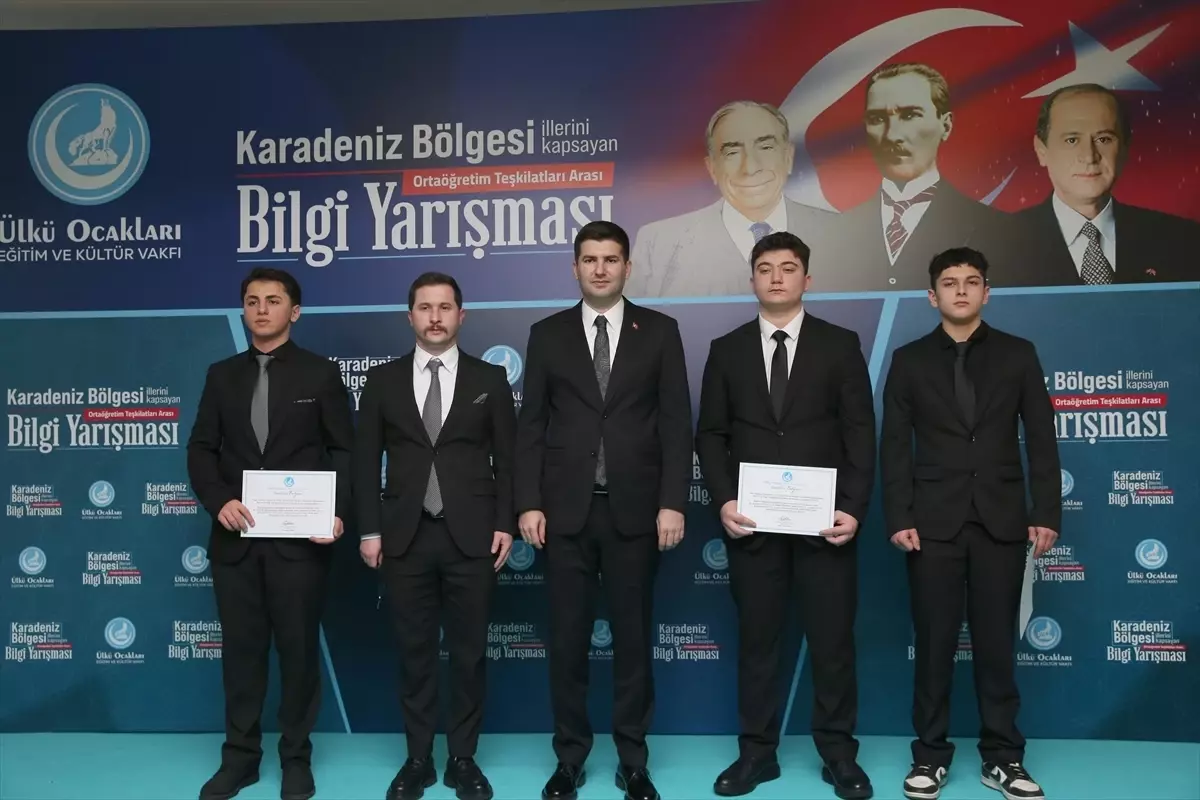 Rize'de Ülkü Ocakları Eğitim ve Kültür Vakfınca bilgi yarışması düzenlendi