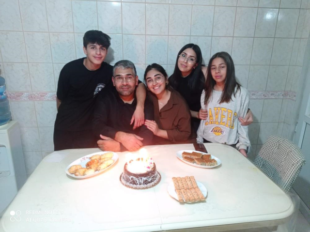 Saat 04.17'de mezar başında gözyaşlarına boğuldu