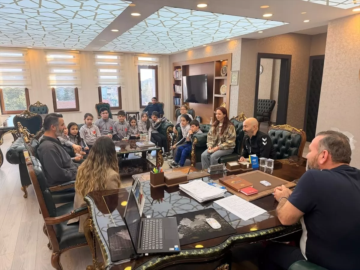 Şabanözü'nde badminton sporcularından Belediye Başkanı Özcan'a ziyaret