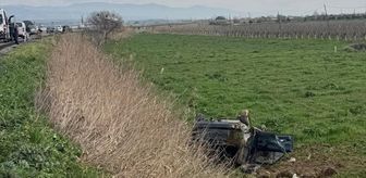 Salihli'de devrilen otomobildeki 2 kişi yaralandı