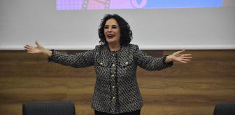 Sanatçı Hülya Koçyiğit, Van'da 'Sinema ve Aile' konulu söyleşiye katıldı