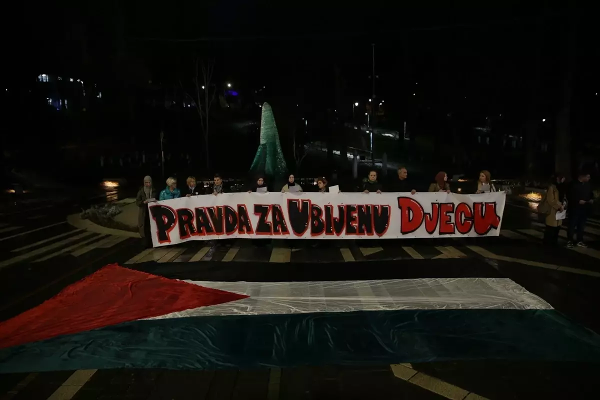 Saraybosna kuşatmasında evlatlarını kaybeden aileler, Gazze'de öldürülen çocukları andı