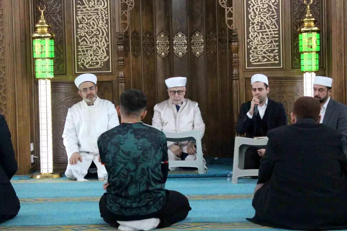 Siirt'te depremde hayatını kaybedenler için mevlit okutuldu