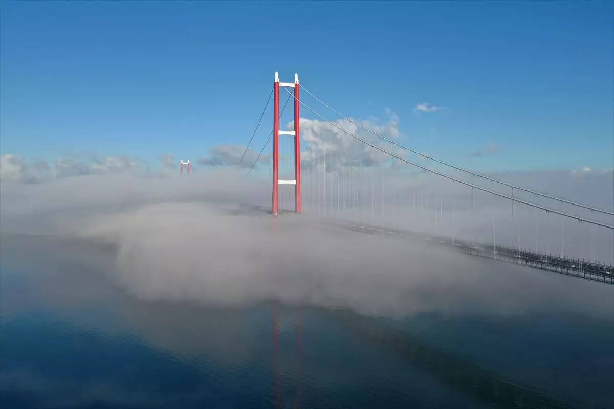 Sis bulutu altındaki 1915 Çanakkale Köprüsü dronla görüntülendi