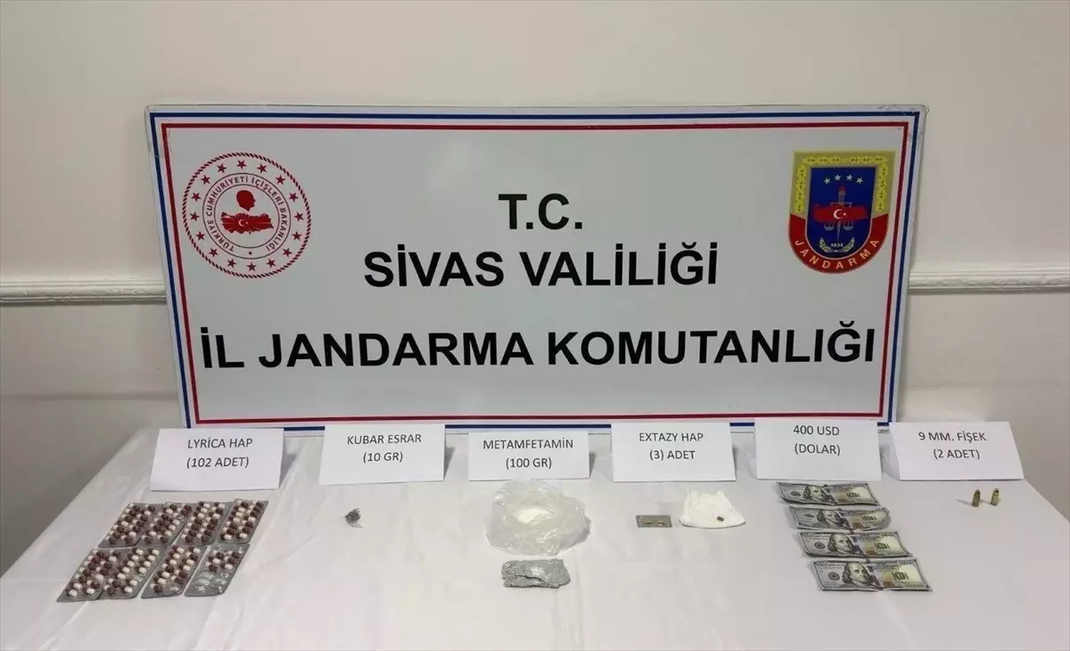 Sivas'ta uyuşturucu operasyonunda yakalanan 3 zanlı tutuklandı