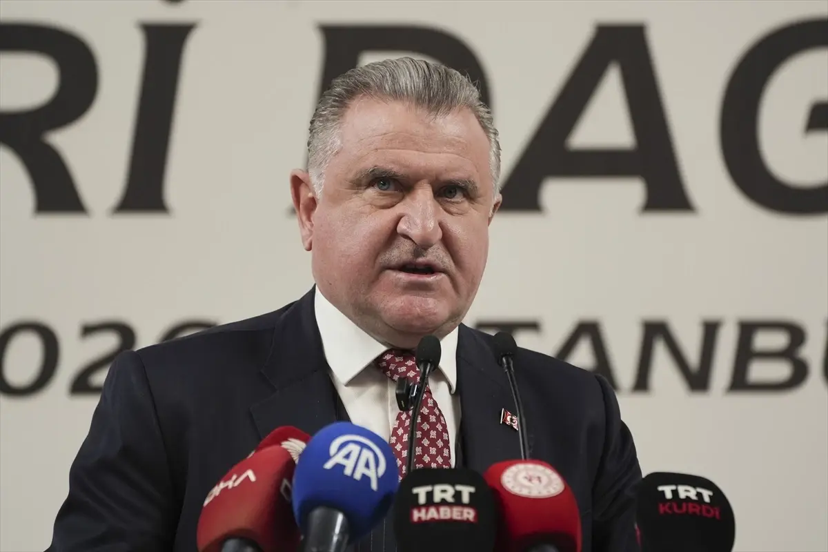 Spor Şehri İstanbul Projesi kapsamında spor malzemeleri dağıtıldı