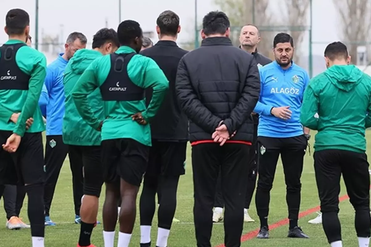 Süper Lig hayalleri yıkılınca takımın yarısını yolladılar