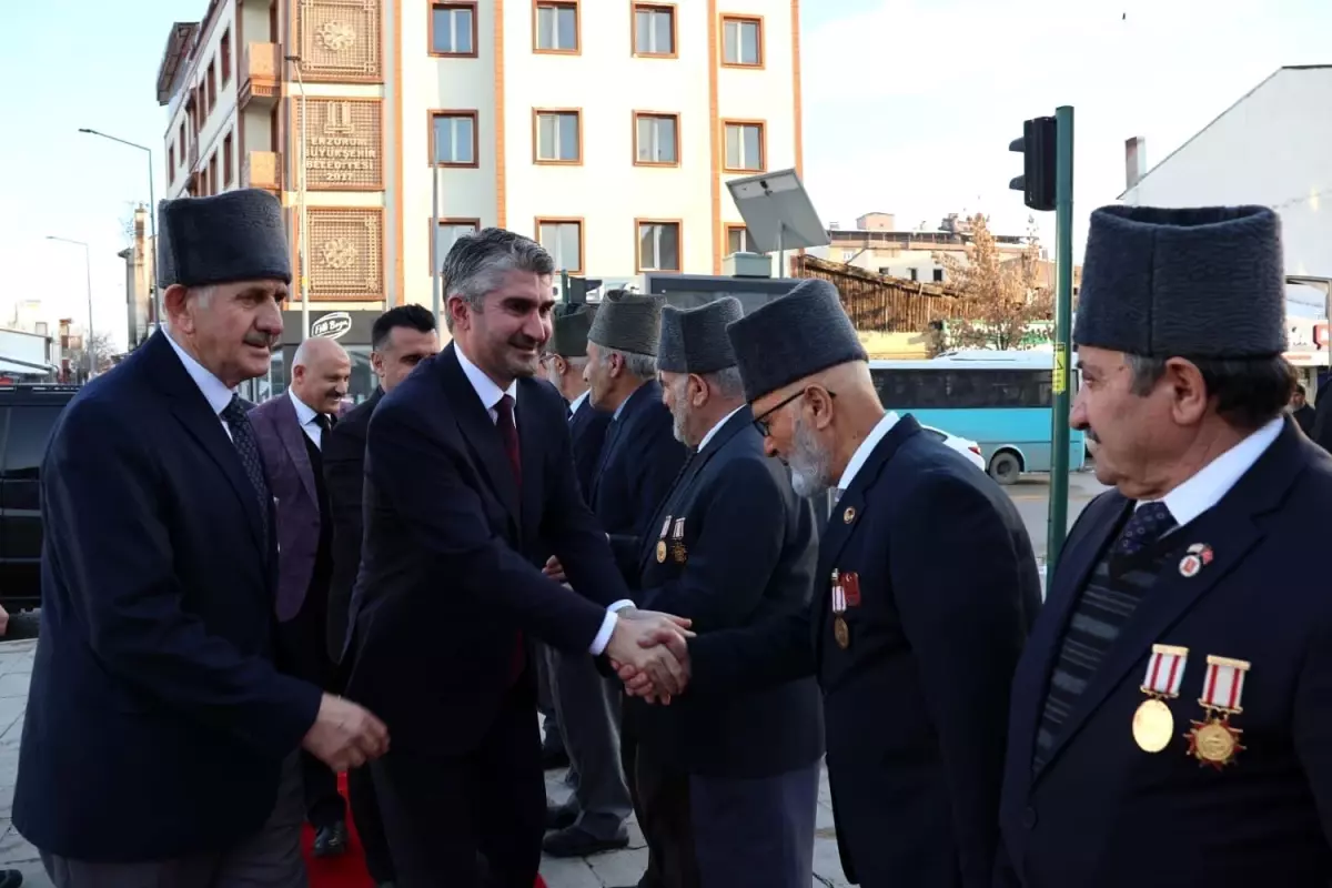 Tarıkdaroğlu şehit yakınları ve gazilerle bir araya geldi