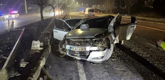 Tekirdağ'da aydınlatma direğine çarpan otomobildeki 3 kişi yaralandı