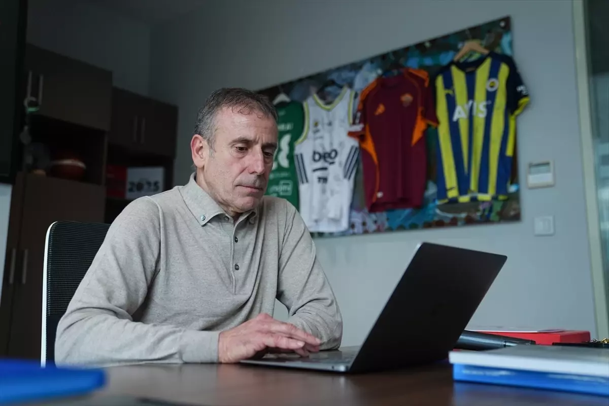 Teknik direktör Abdullah Avcı, AA'nın 'Yılın Kareleri' oylamasına katıldı